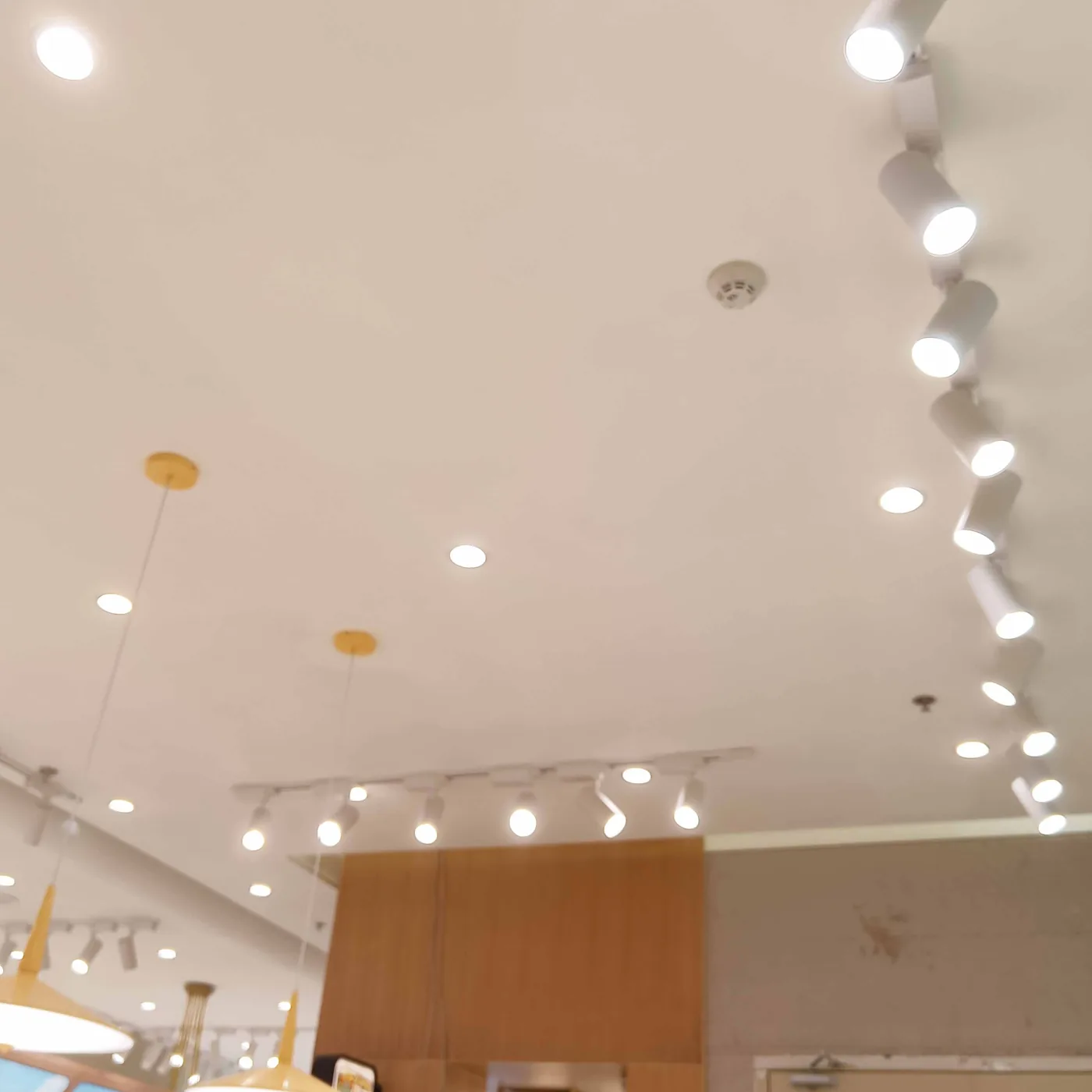 Effective Maintenance and Management of Commercial Lighting Systems