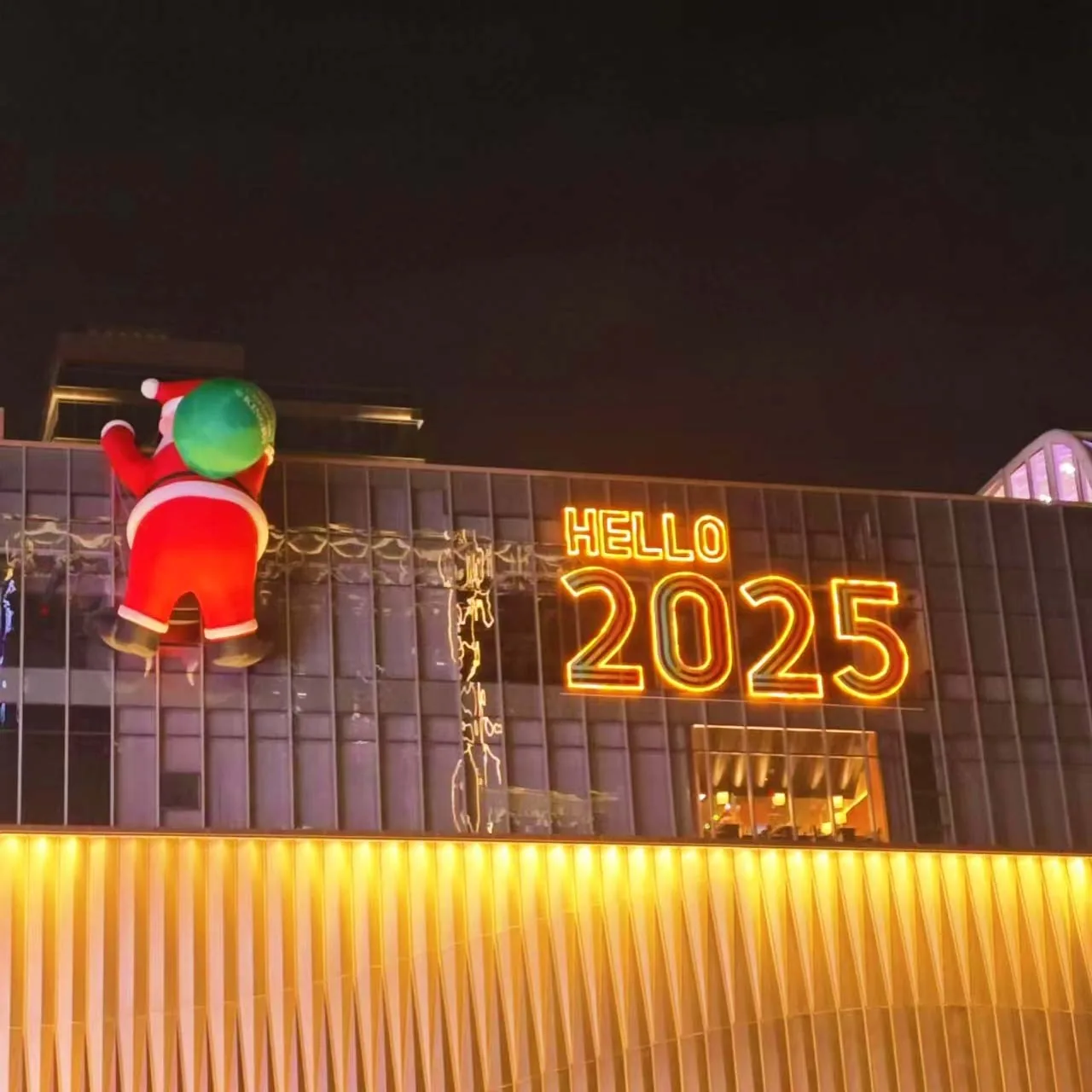 Ringing in 2025: A Glimpse into the New Year's Celebrations