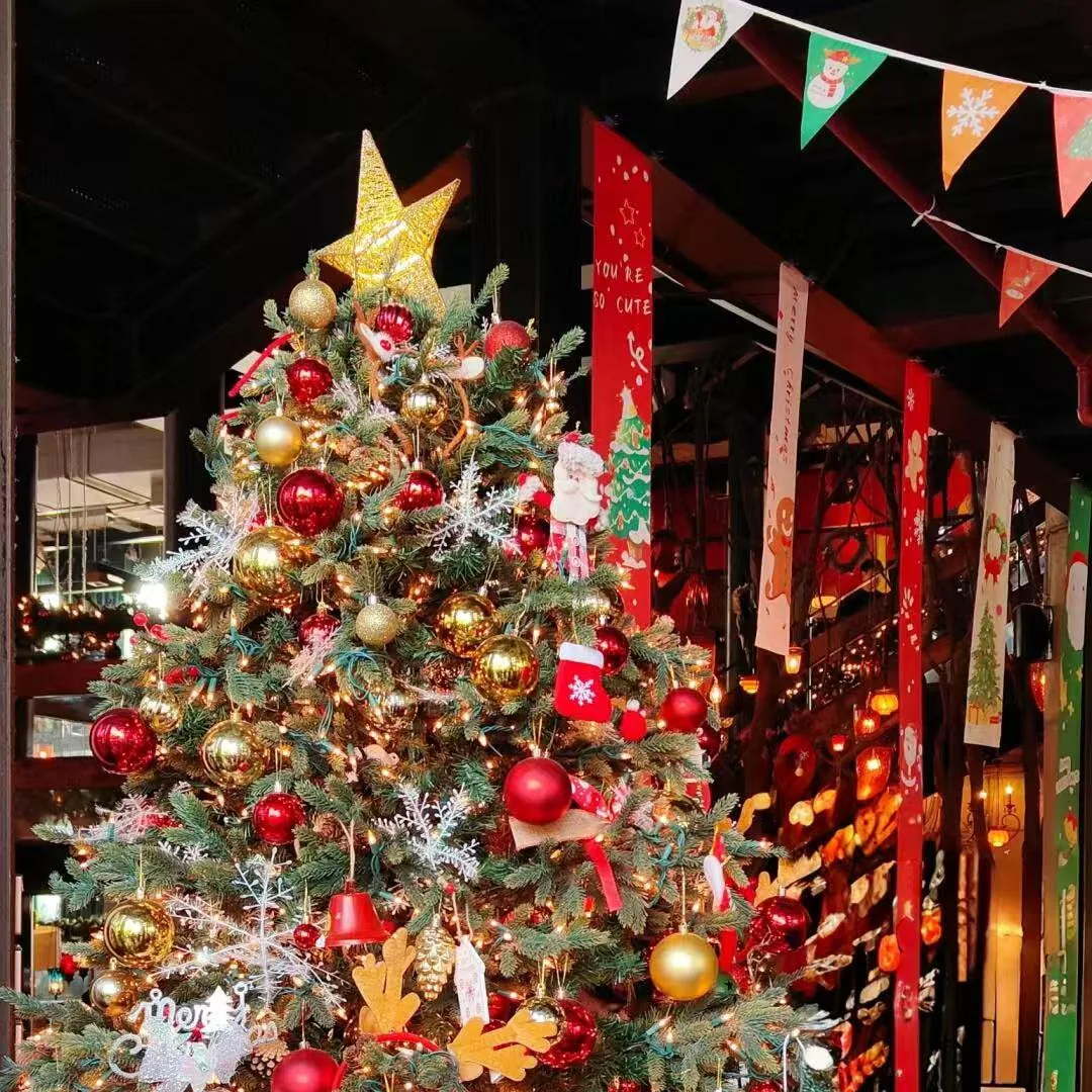 The Enchanting World of Christmas Tree Decorations in Shopping Malls