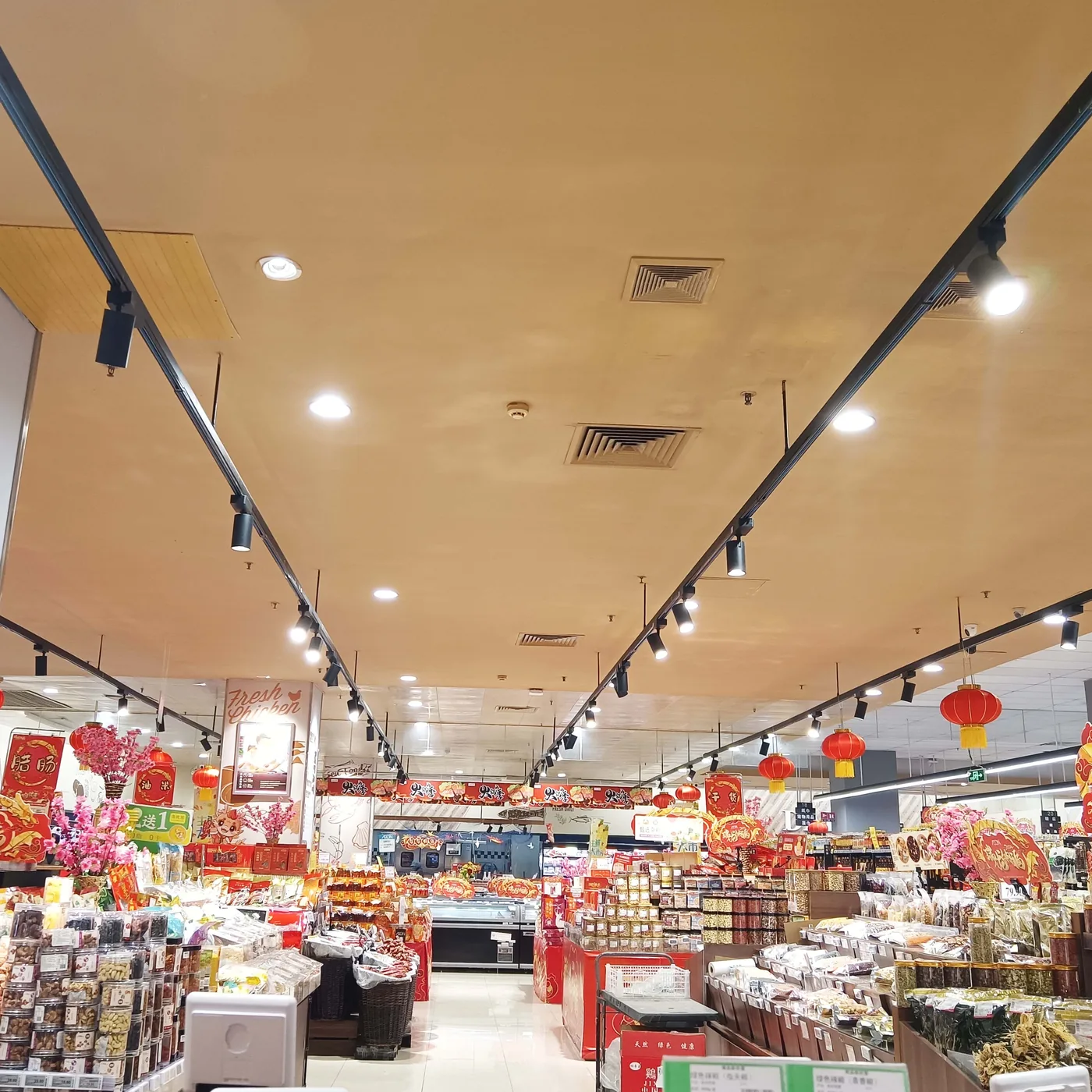 The Importance of Lighting in Retail: Driving Sales and Engagement